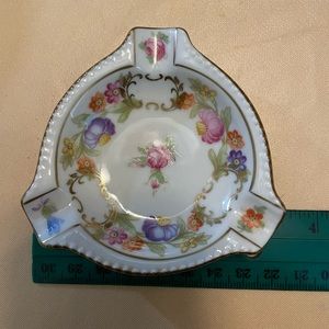 #25 Dresden Flowers-Ring tray / never used as ashtray.